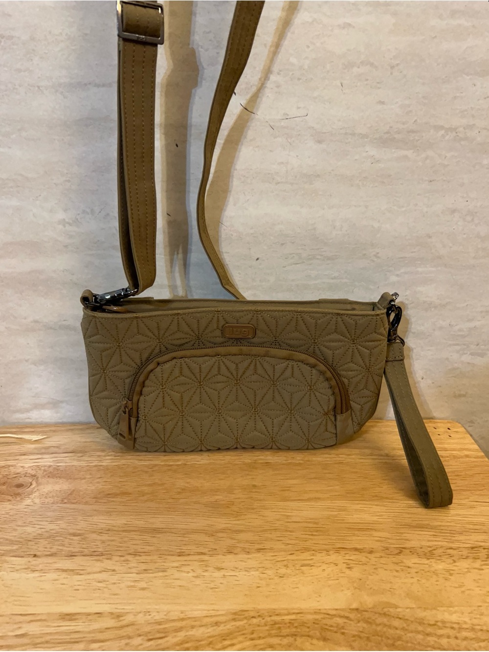 Lug Flyer Convertible
Crossbody Bag Quilted Geometric Pattern